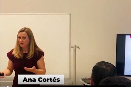 Ana Cortés Bendicho explicando la figura del agente deportivo